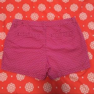 OLD NAVY SZ 2 SHORTS .ZIPPER FLY . FUNCTIONAL FRONT POCKETS. BELT LOOPS.